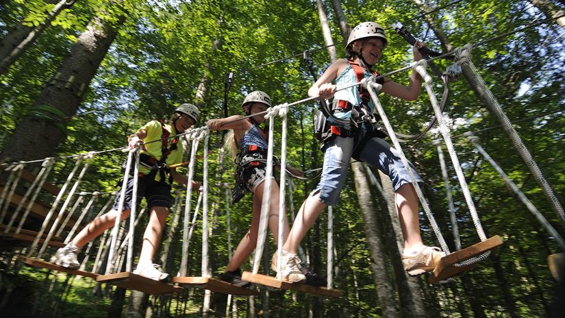 Top 5 des activités à faire cet été à la montagne : le parcours aventure - CGH Résidences