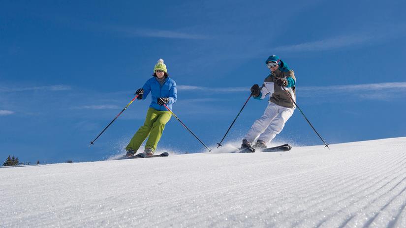Nos conseils Ski pour un séjour à la montagne en toute tranquillité : le matériel de ski pour adulte  - CGH Résidences 