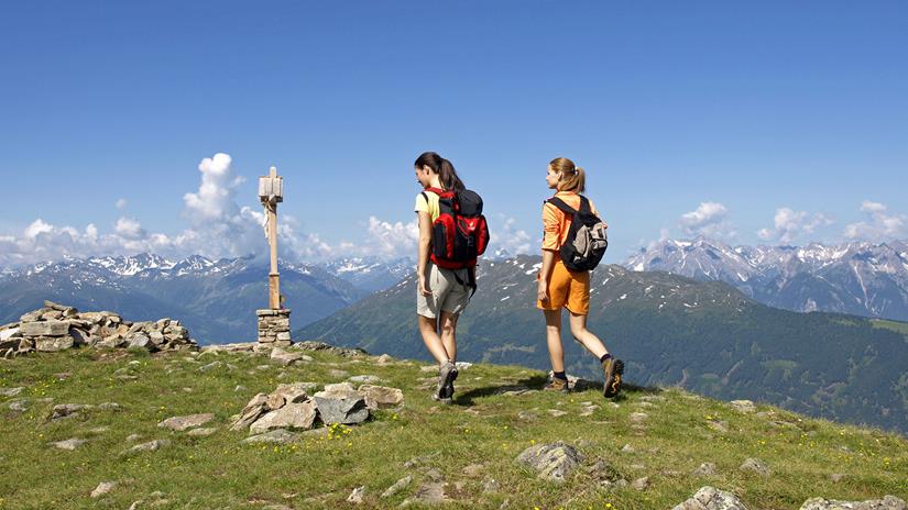 Top 5 des activités à faire cet été à la montagne : la randonnée pédestre - CGH Résidences